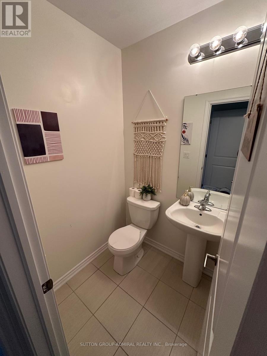 Photo 7 of 39 Atlantis Drive, Orillia ON