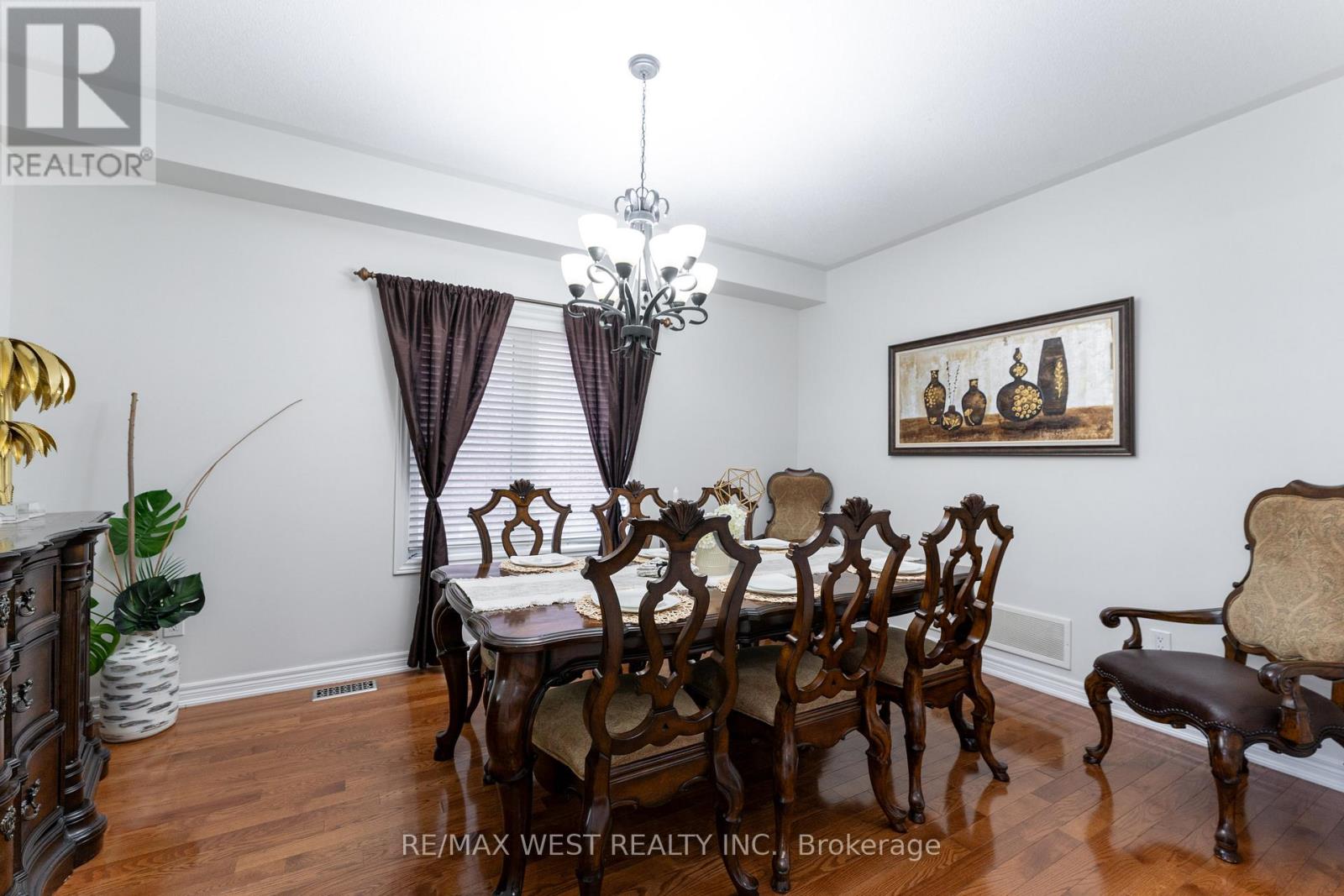 Photo 10 of 8 Yellow Avens Boulevard, Brampton ON