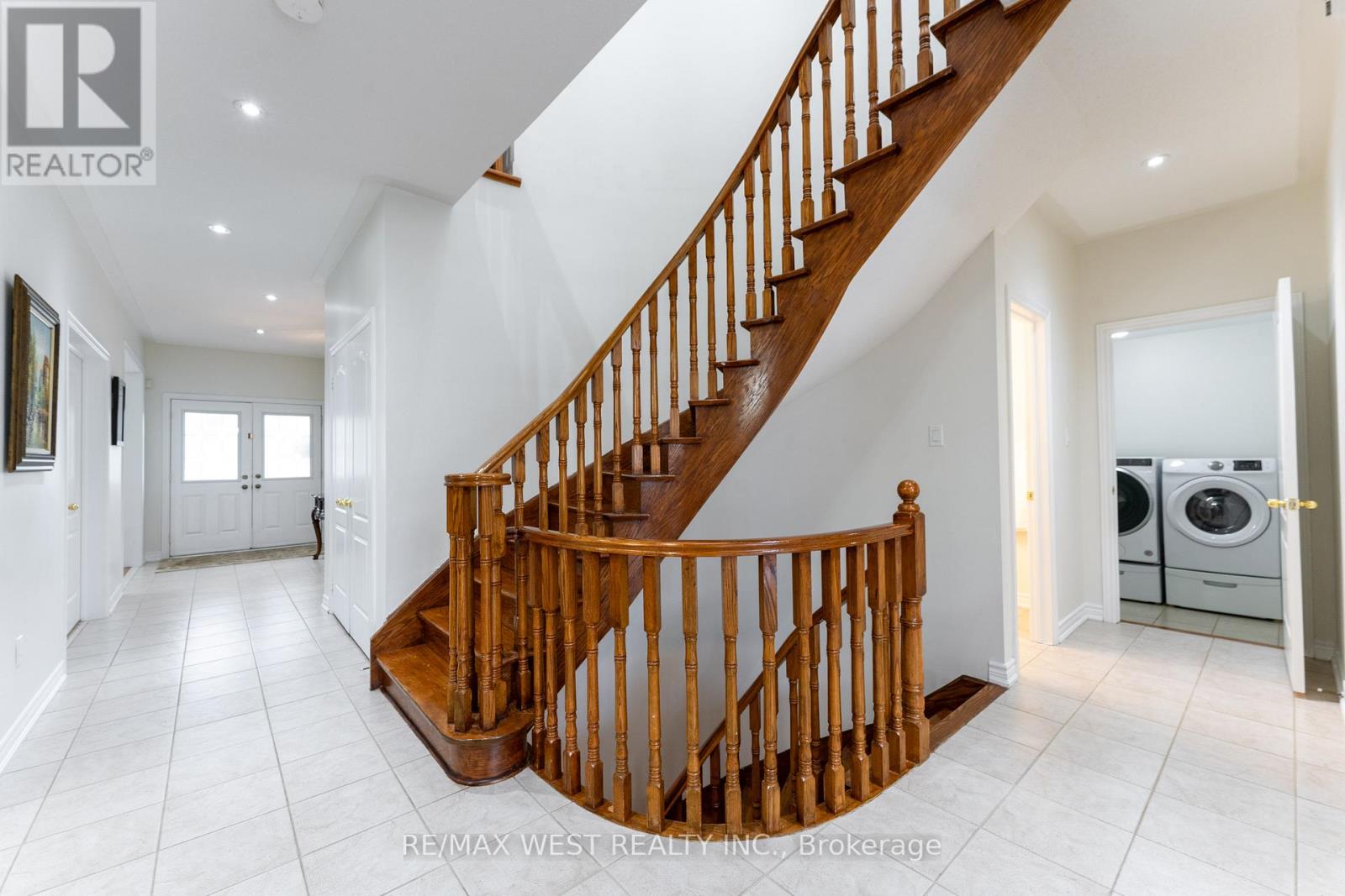 Photo 11 of 8 Yellow Avens Boulevard, Brampton ON