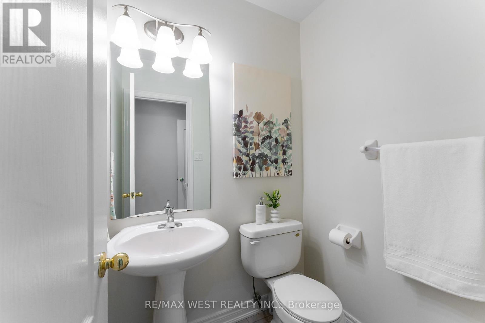 Photo 12 of 8 Yellow Avens Boulevard, Brampton ON