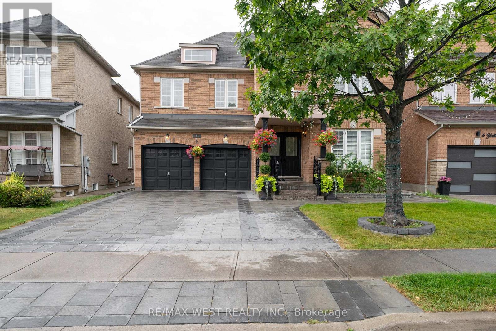 Photo 2 of 8 Yellow Avens Boulevard, Brampton ON