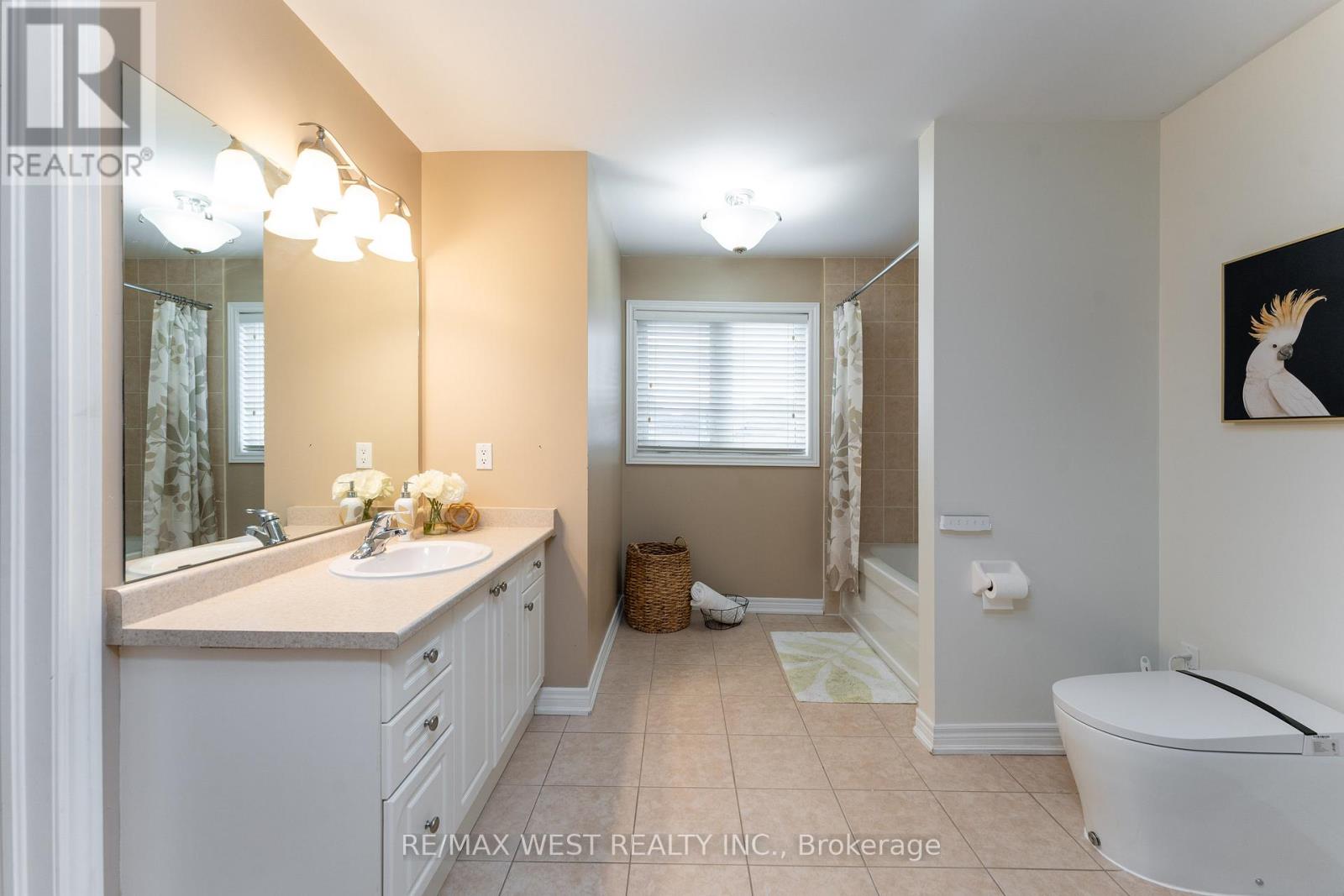 Photo 33 of 8 Yellow Avens Boulevard, Brampton ON