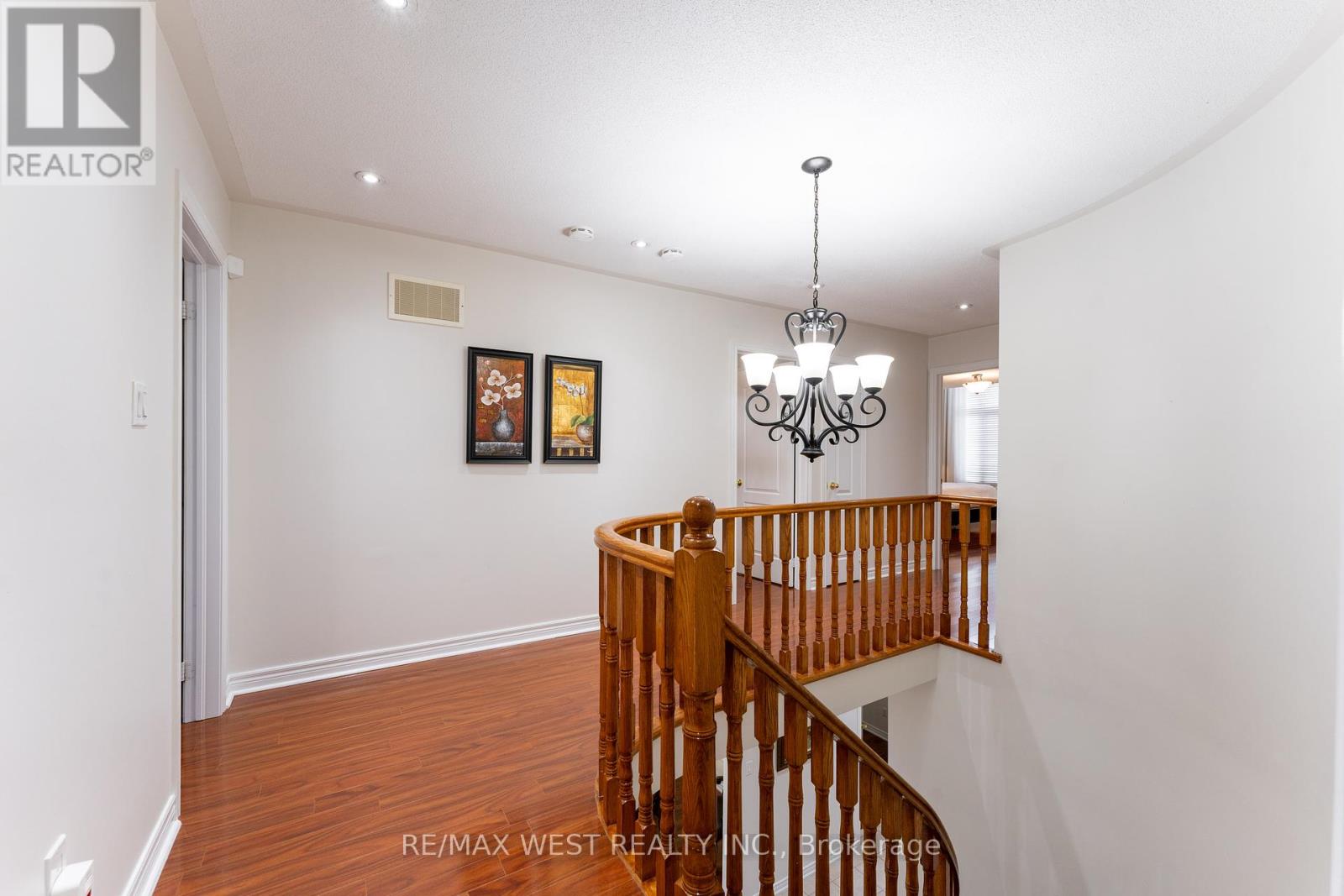 Photo 36 of 8 Yellow Avens Boulevard, Brampton ON