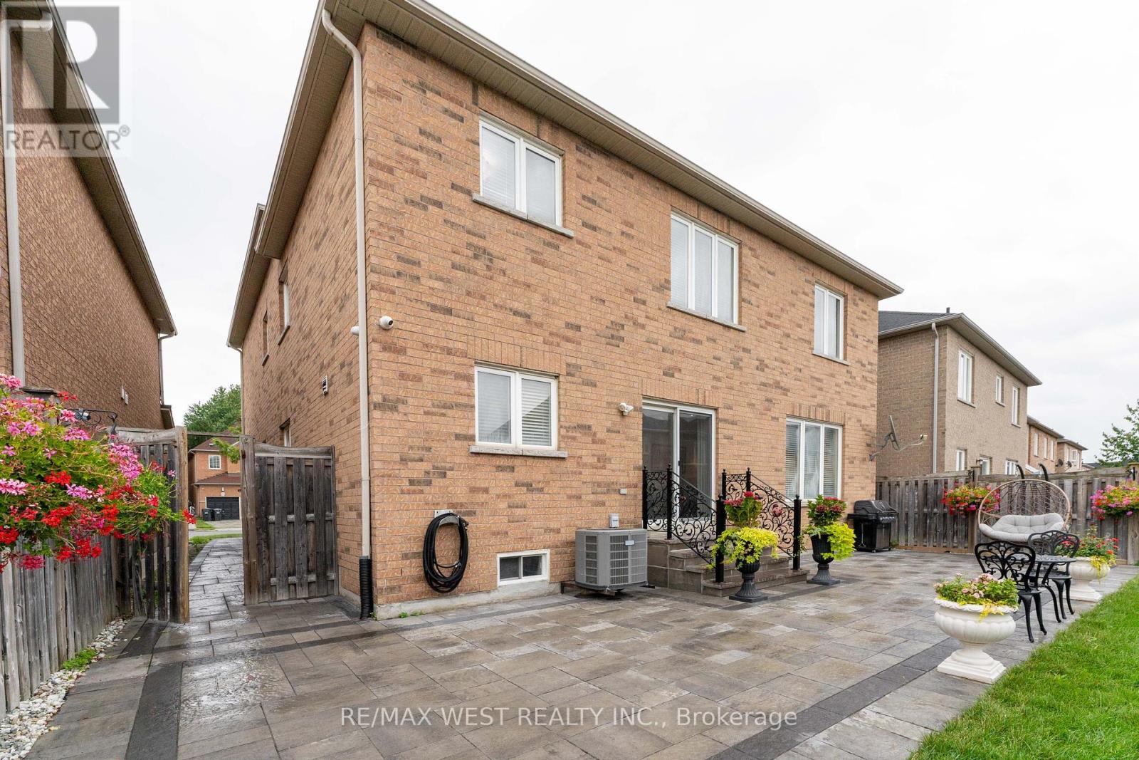 Photo 44 of 8 Yellow Avens Boulevard, Brampton ON