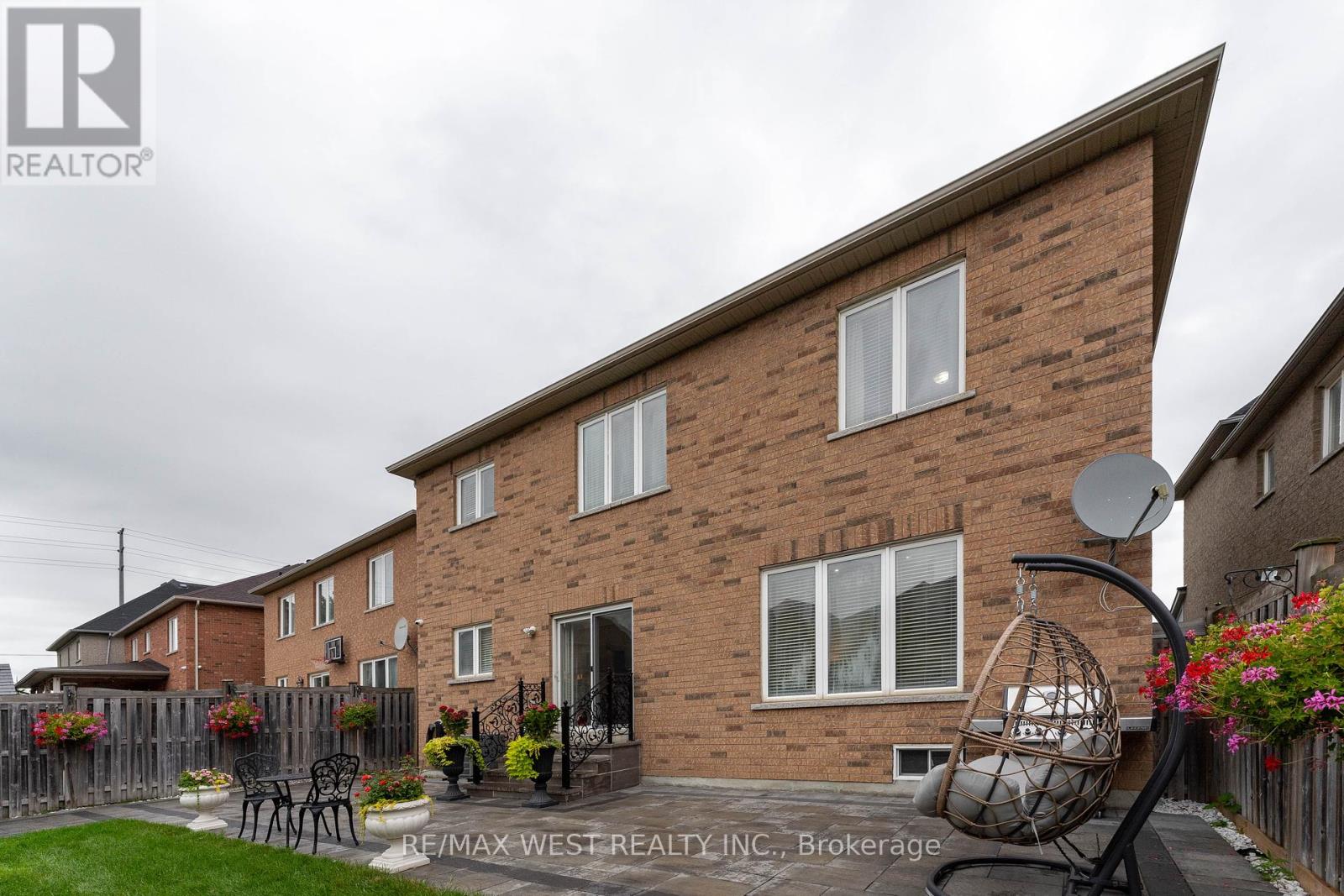 Photo 46 of 8 Yellow Avens Boulevard, Brampton ON