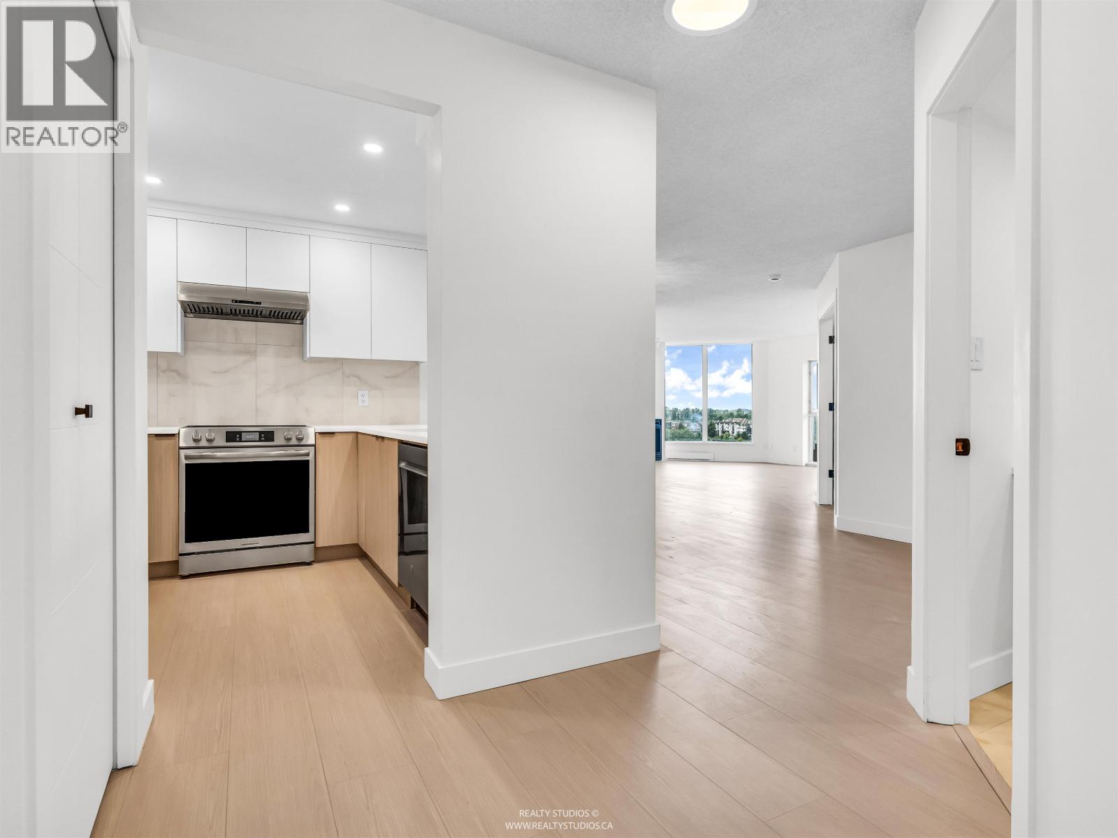 Photo 7 of 1003 1135 Quayside Drive, New Westminster BC