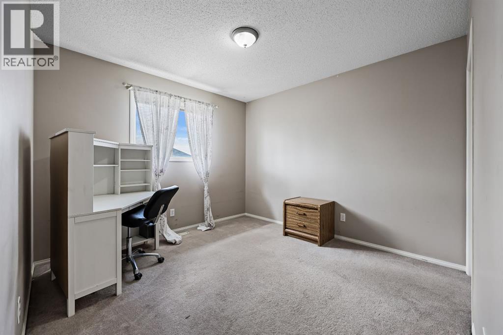 Single Family House for Sale in  Saddleridge Close NE Saddle Ridge Calgary 