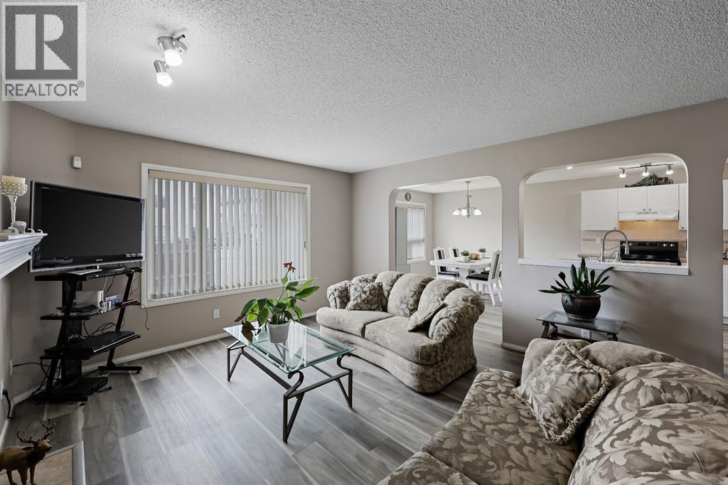 Single Family House for Sale in  Saddleridge Close NE Saddle Ridge Calgary 