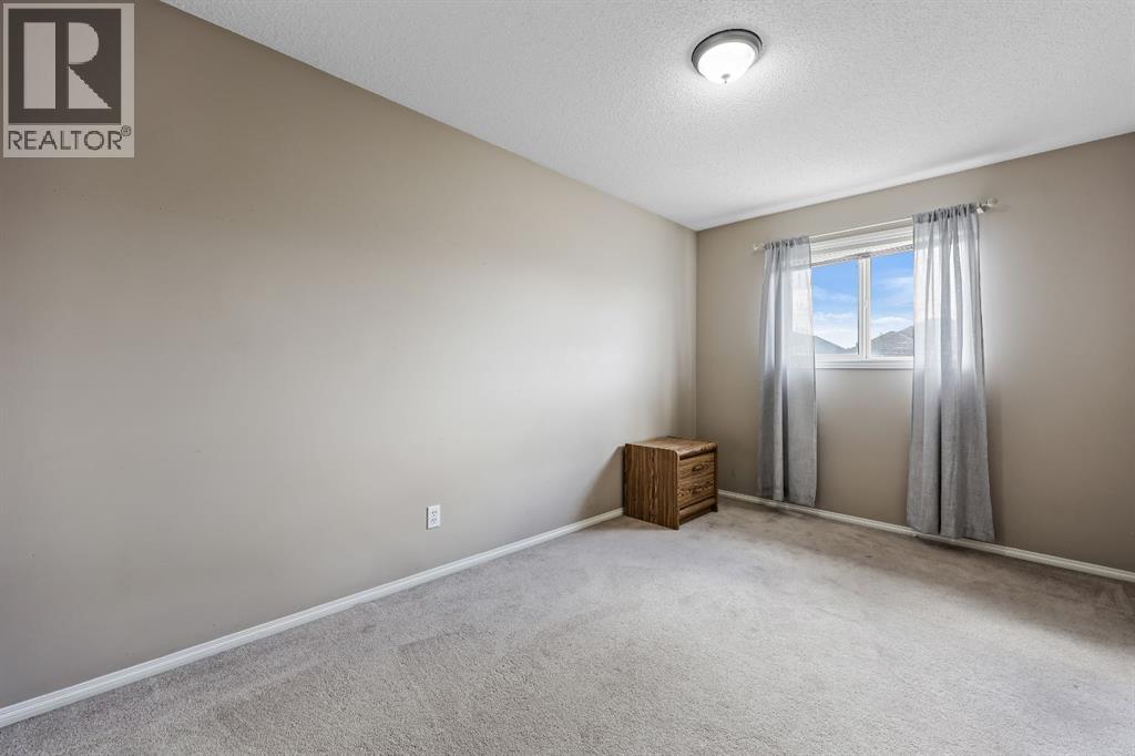 Single Family House for Sale in  Saddleridge Close NE Saddle Ridge Calgary 