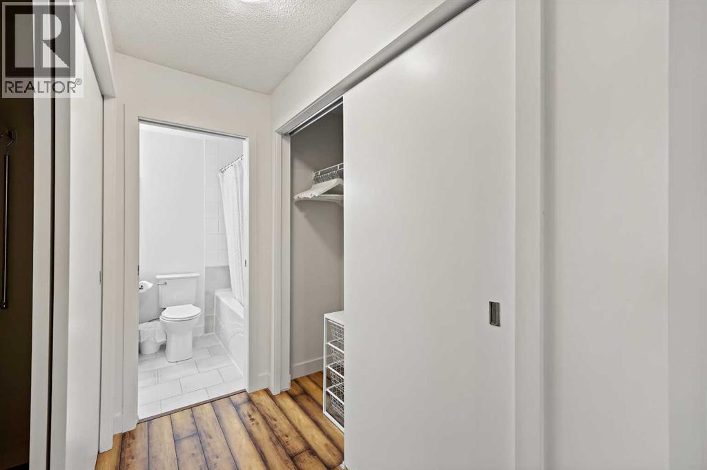 Single Family House for Sale in   Richard Court SW Lincoln Park Calgary 