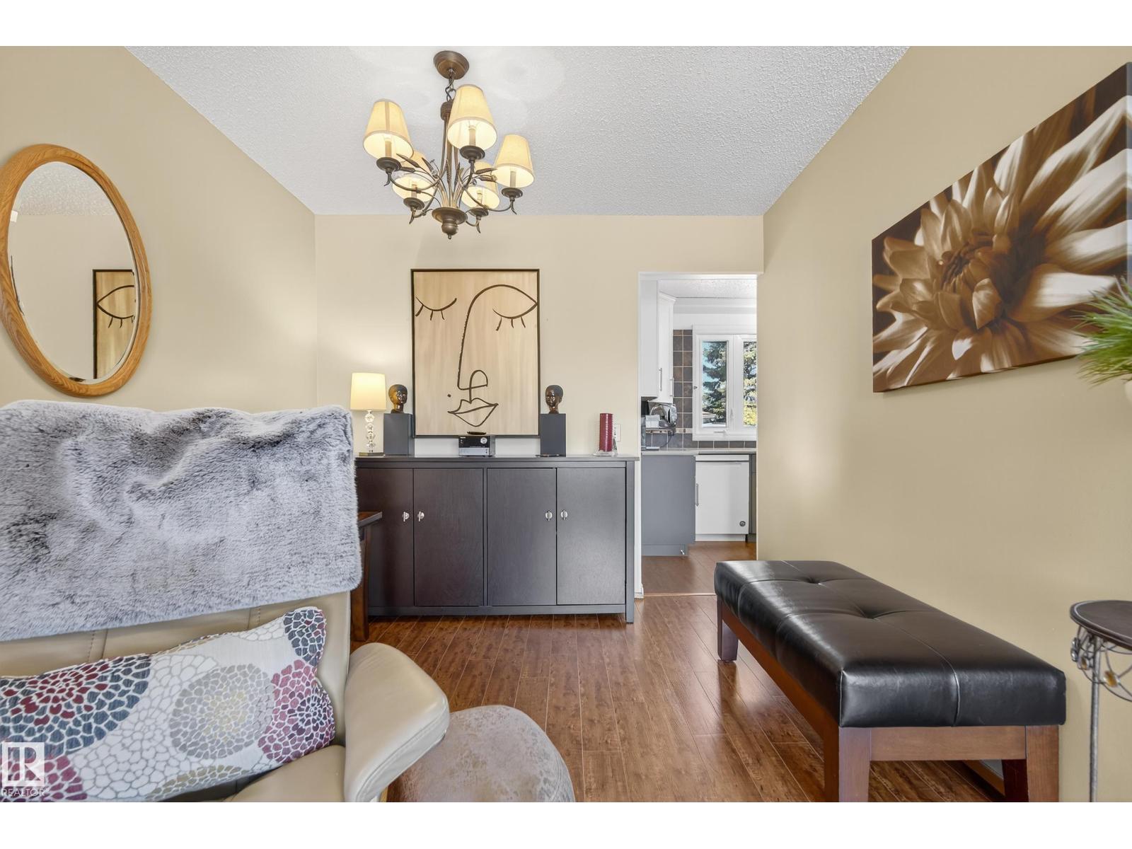 Photo 3 of 8 Gravenhurst Cr, Sherwood Park AB