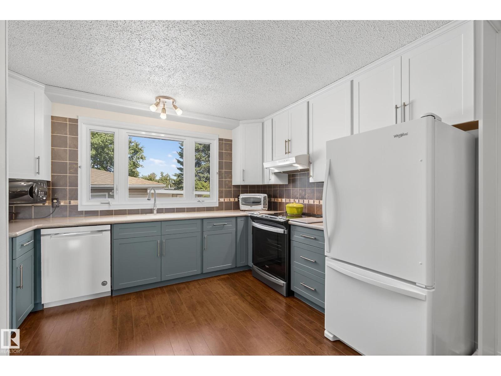 Photo 4 of 8 Gravenhurst Cr, Sherwood Park AB