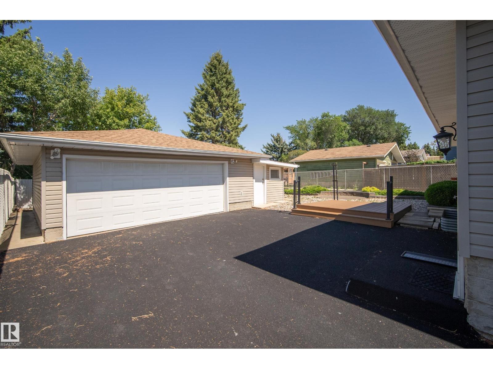 Photo 14 of 8 Gravenhurst Cr, Sherwood Park AB