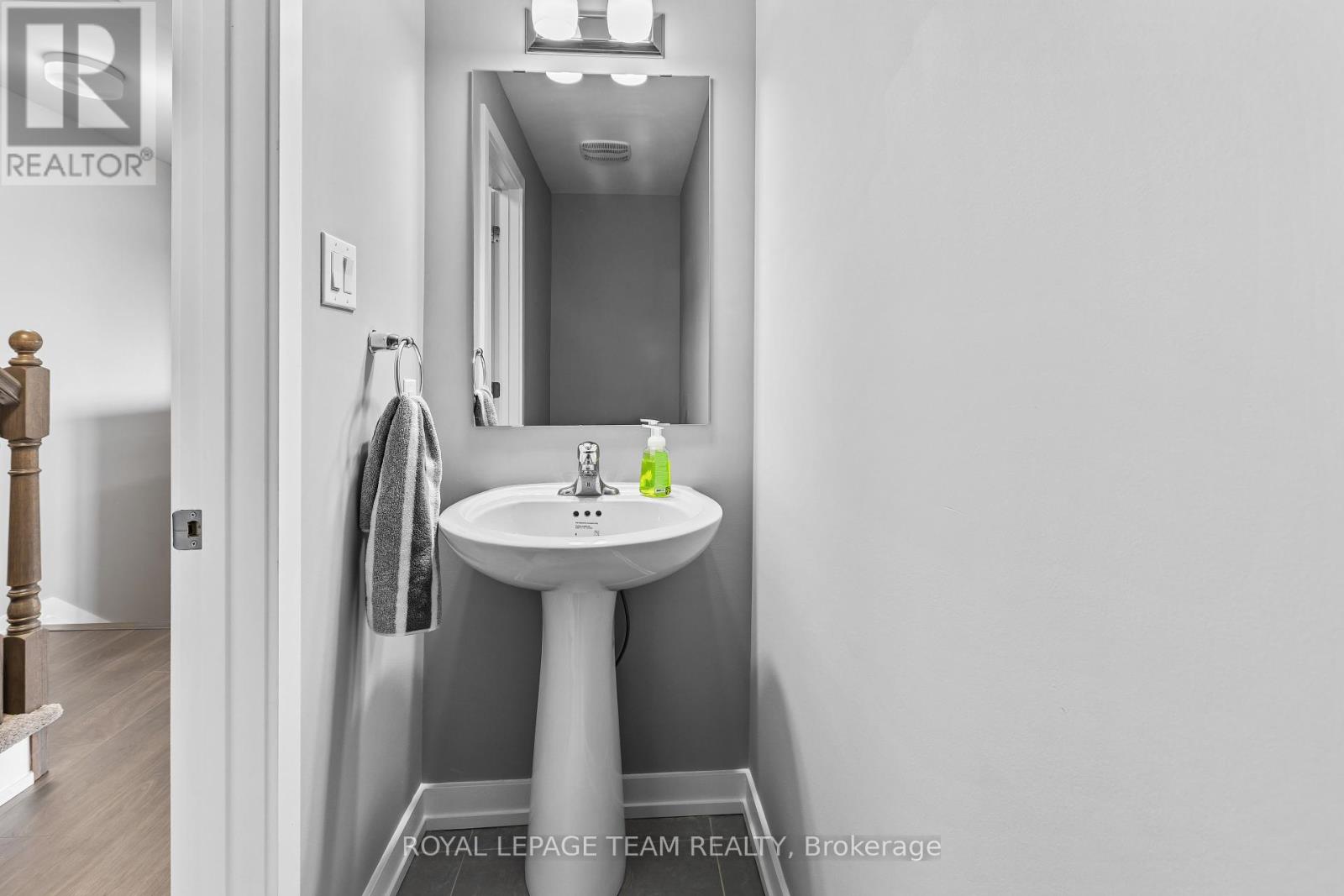 Photo 6 of 871 Decoeur Drive, Ottawa ON