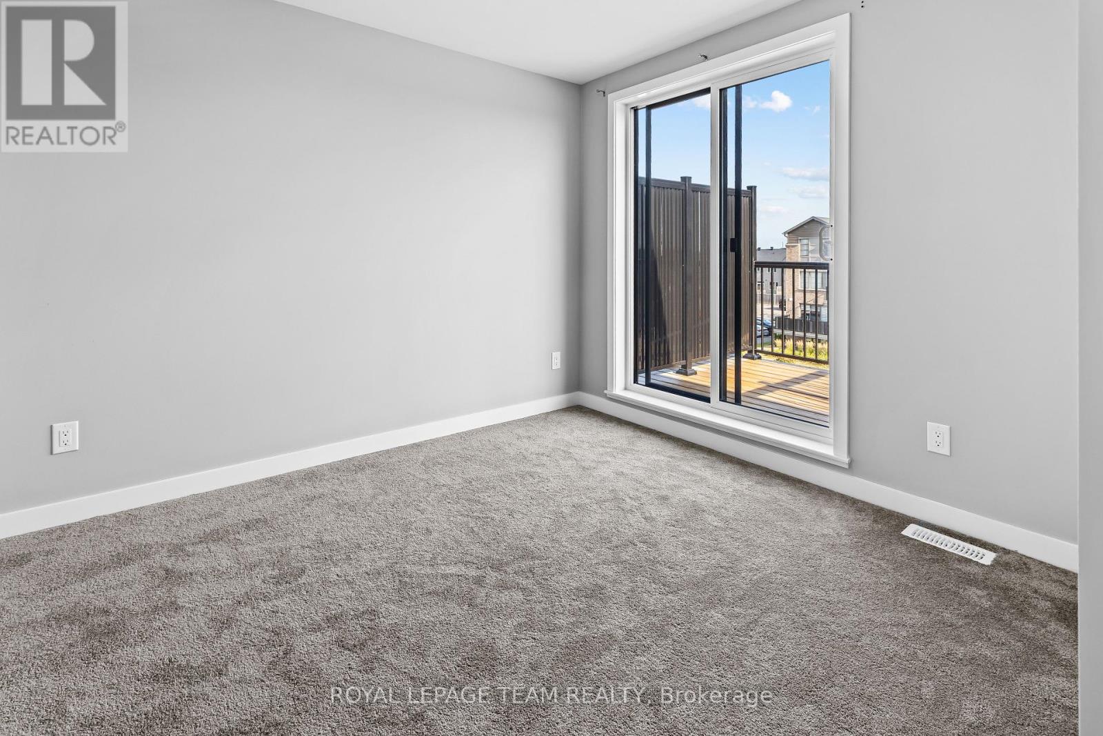 Photo 8 of 871 Decoeur Drive, Ottawa ON