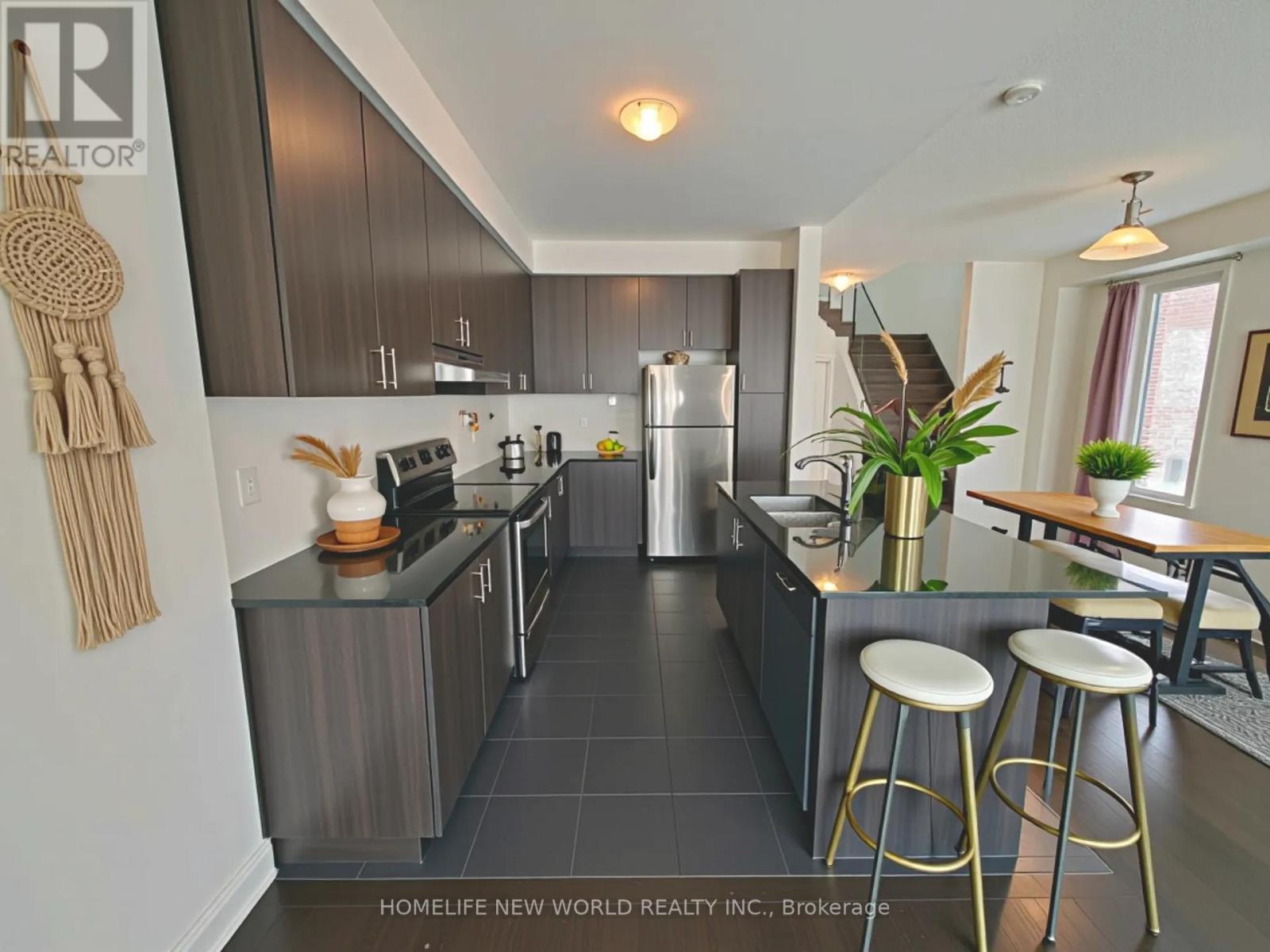 Photo 9 of 14 Temple Manor Road, Brampton ON