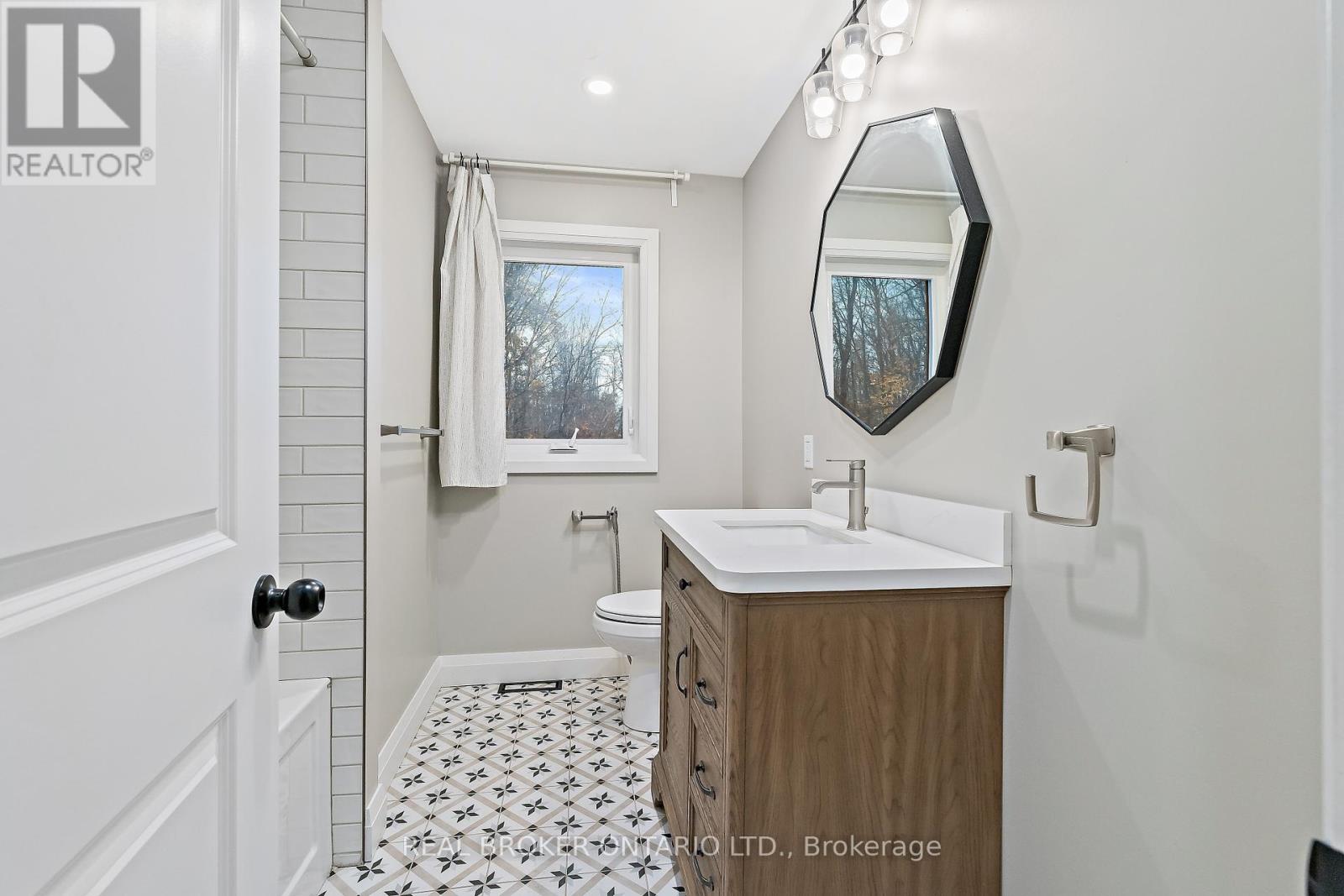 Photo 10 of 7142 7 Highway, Halton Hills ON