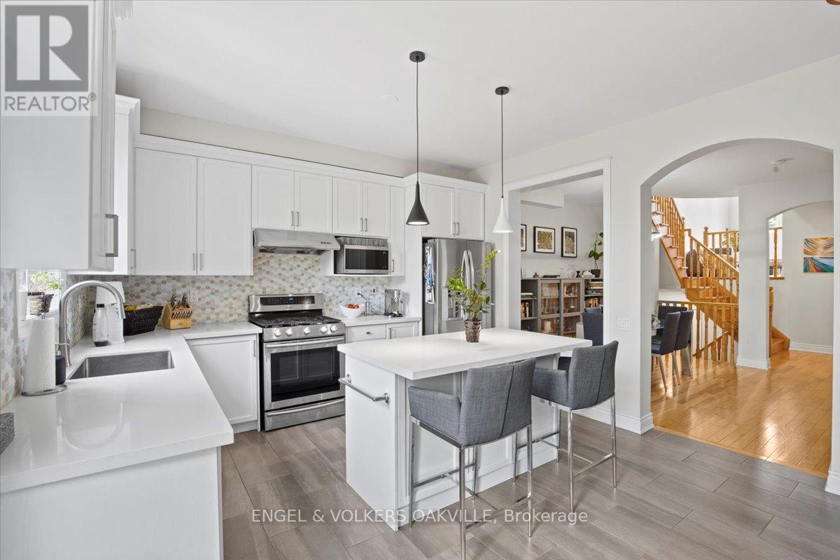 Photo 1 of 135 Tawny Crescent, Oakville ON
