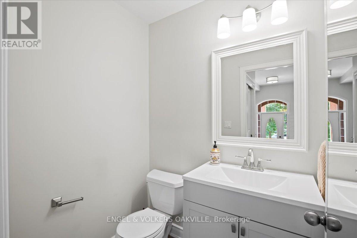 Photo 10 of 135 Tawny Crescent, Oakville ON
