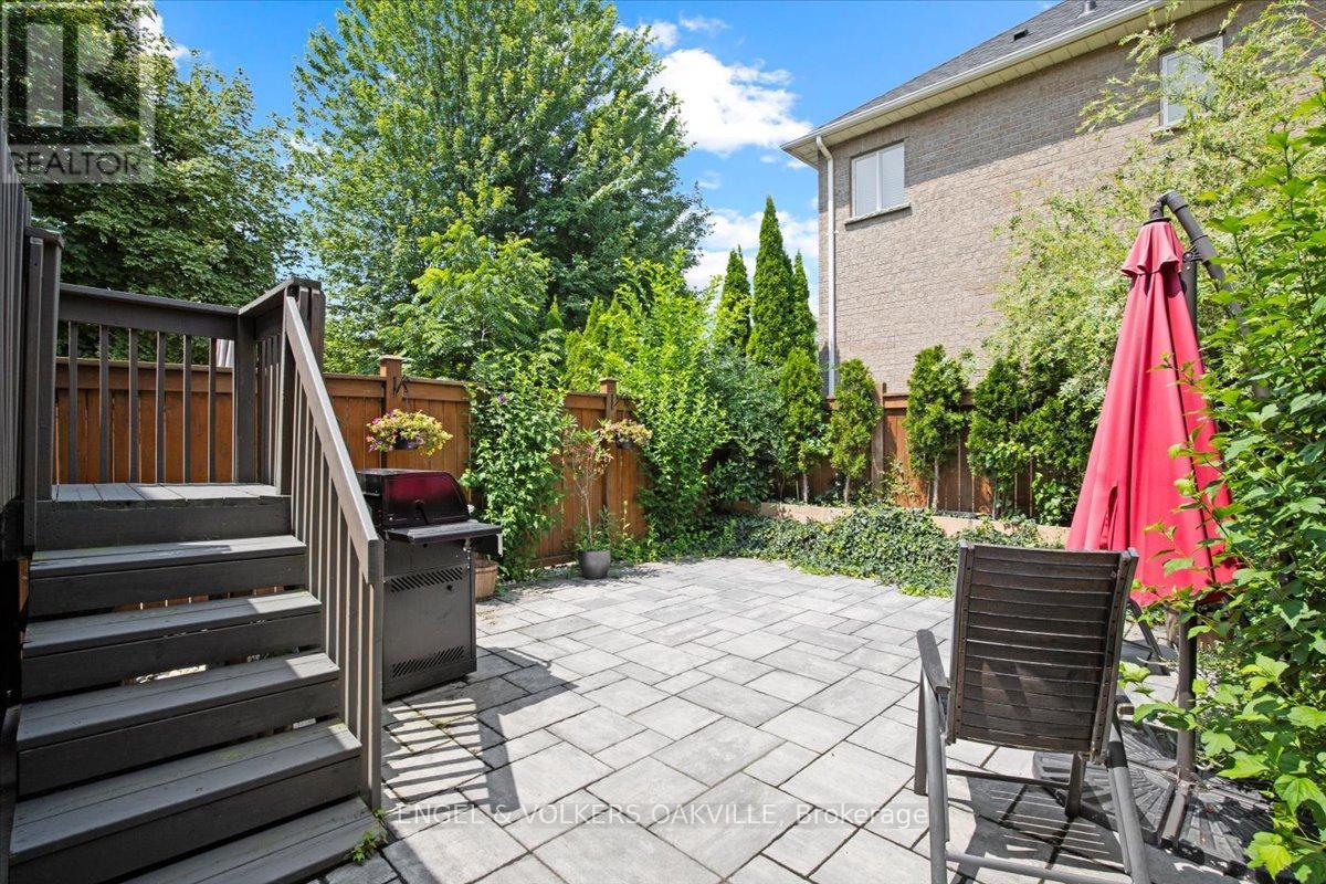 Photo 27 of 135 Tawny Crescent, Oakville ON