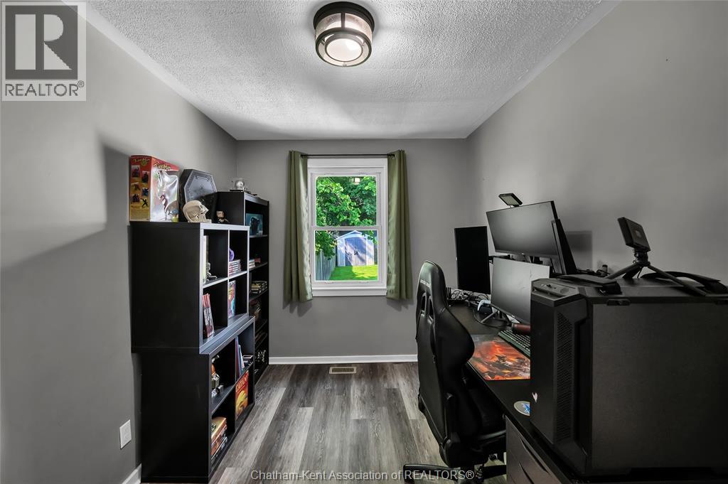 Photo 29 of 98 Mcguigan Avenue, Chatham ON
