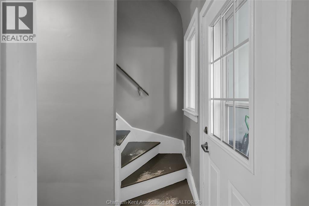 Photo 34 of 98 Mcguigan Avenue, Chatham ON