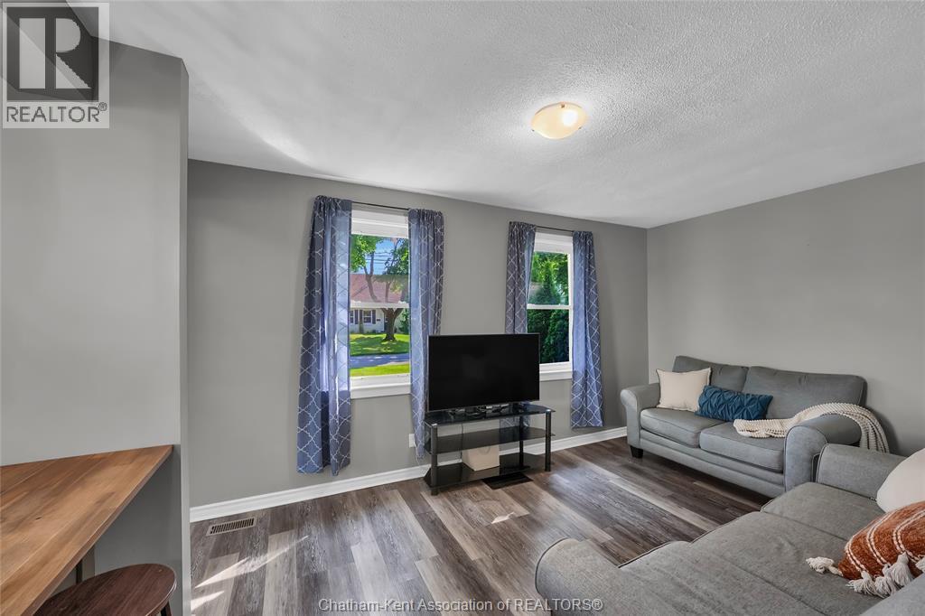 Photo 19 of 98 Mcguigan Avenue, Chatham ON