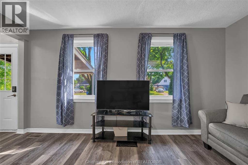 Photo 21 of 98 Mcguigan Avenue, Chatham ON
