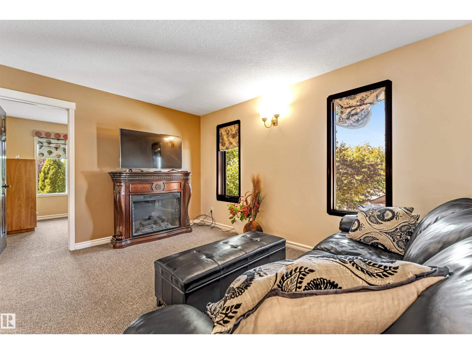 Photo 15 of 4318 46 St Nw, Edmonton AB