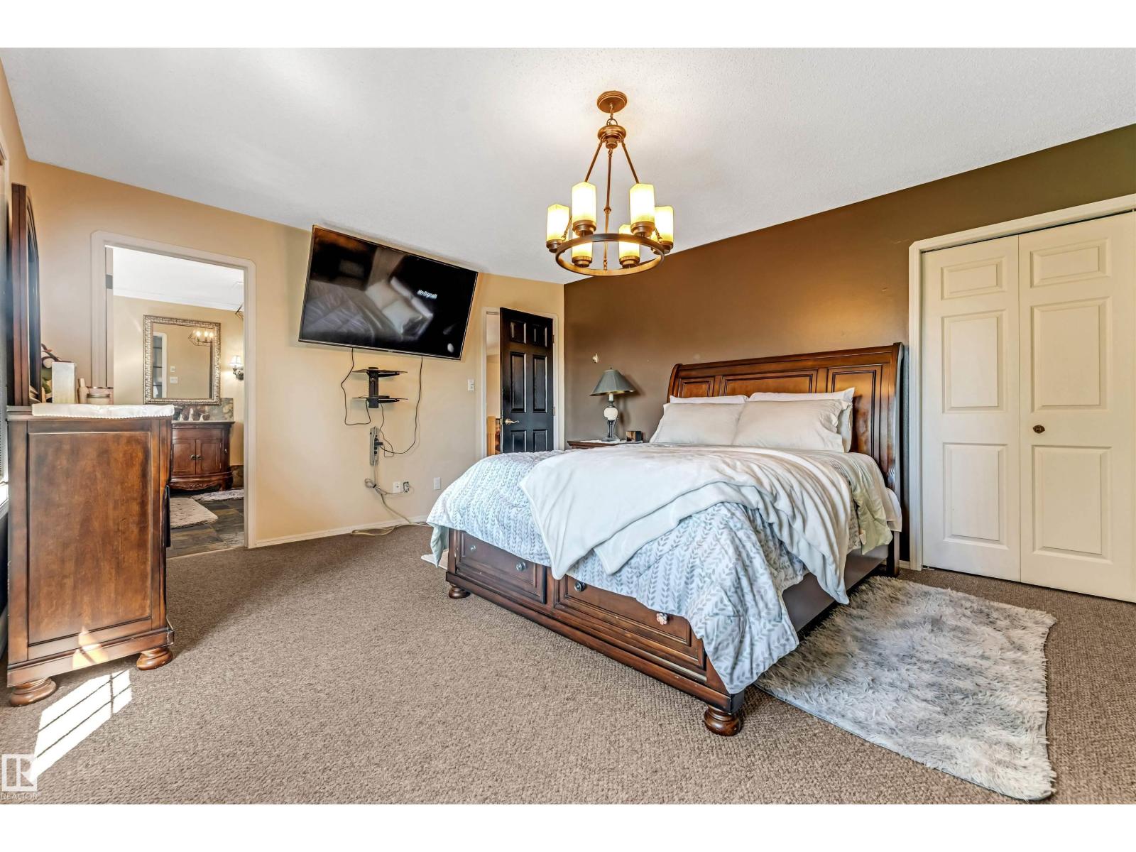 Photo 20 of 4318 46 St Nw, Edmonton AB