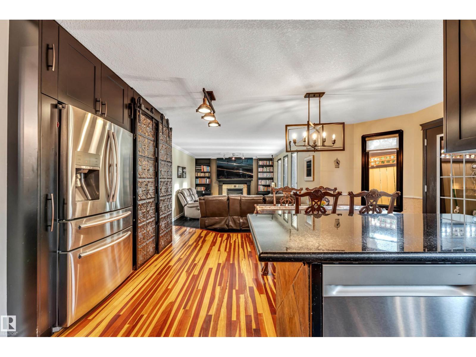 Photo 8 of 4318 46 St Nw, Edmonton AB