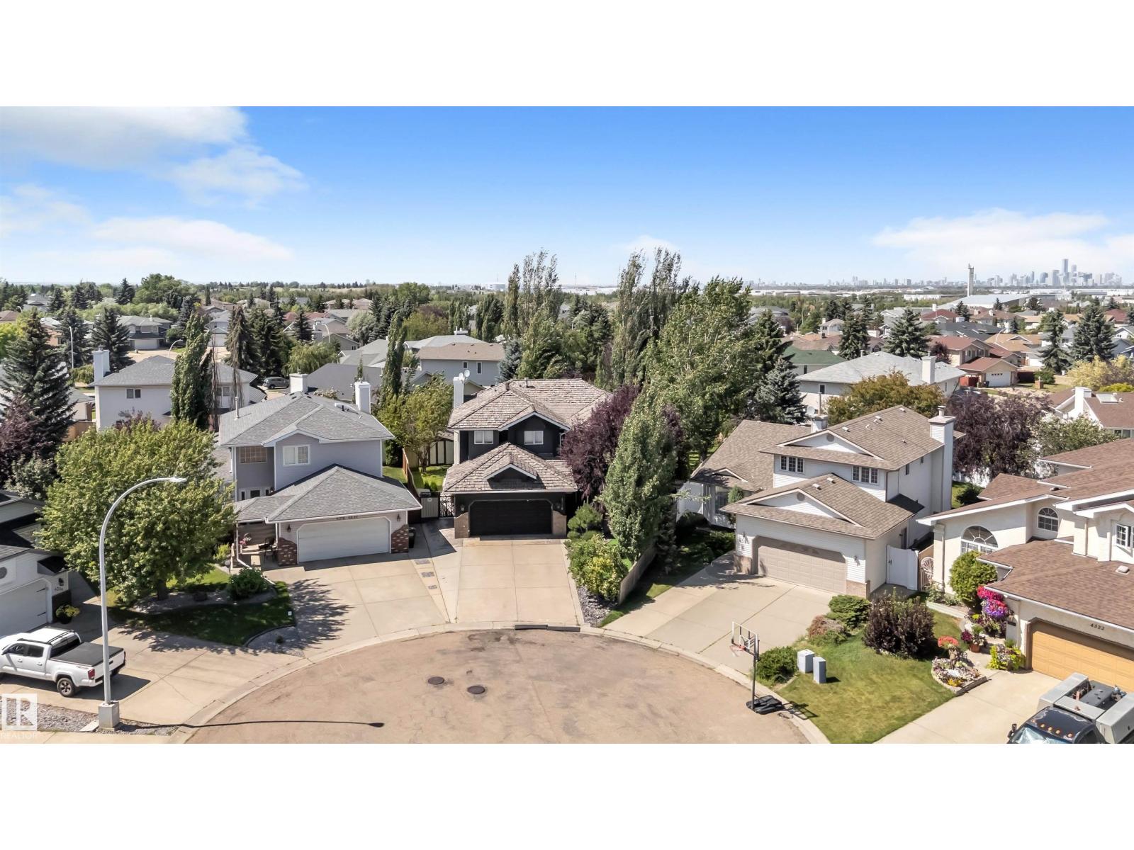 Photo 19 of 4318 46 St Nw, Edmonton AB