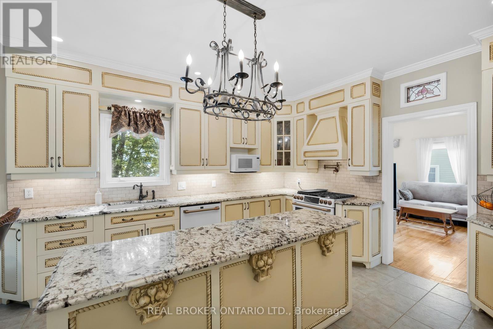 Photo 13 of 164 Baillie Avenue, Ottawa ON