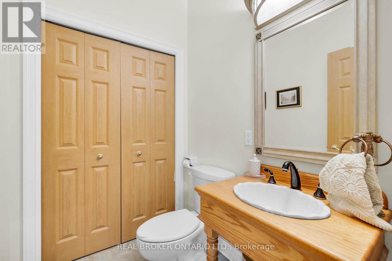 Photo 9 of 164 Baillie Avenue, Ottawa ON