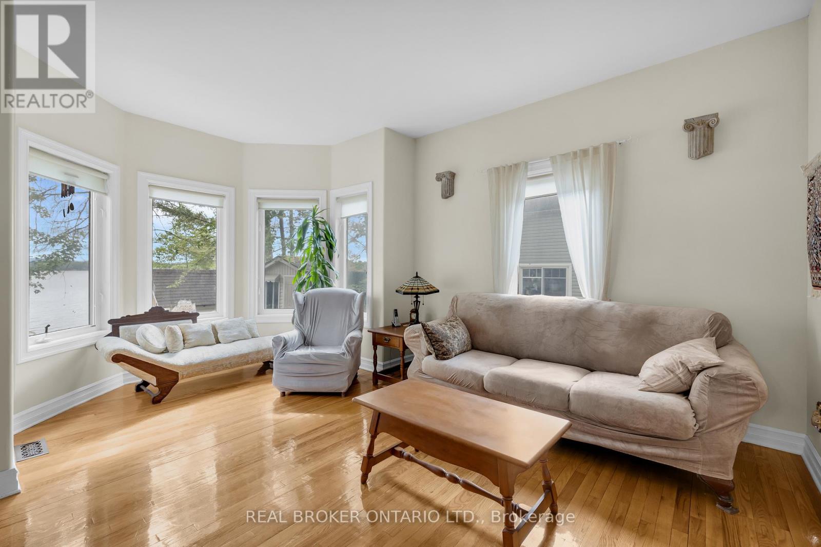 Photo 11 of 164 Baillie Avenue, Ottawa ON