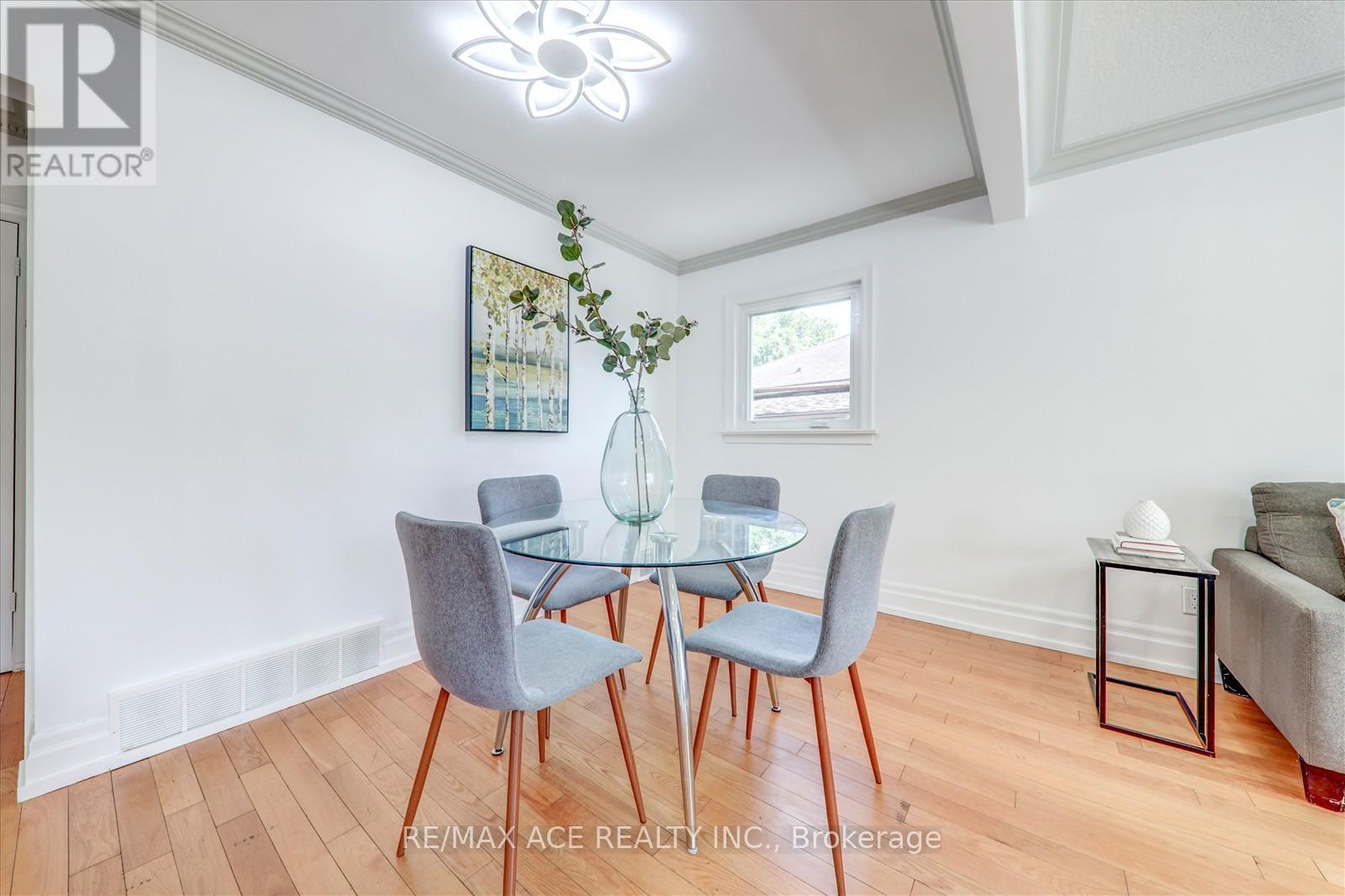 Photo 11 of 63 Lynvalley Crescent, Toronto ON