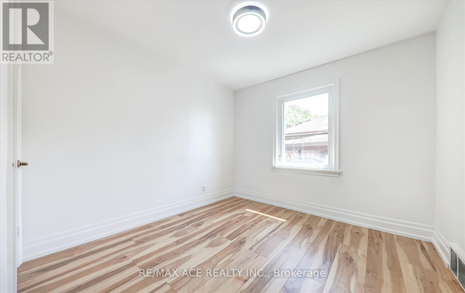 Photo 16 of 63 Lynvalley Crescent, Toronto ON