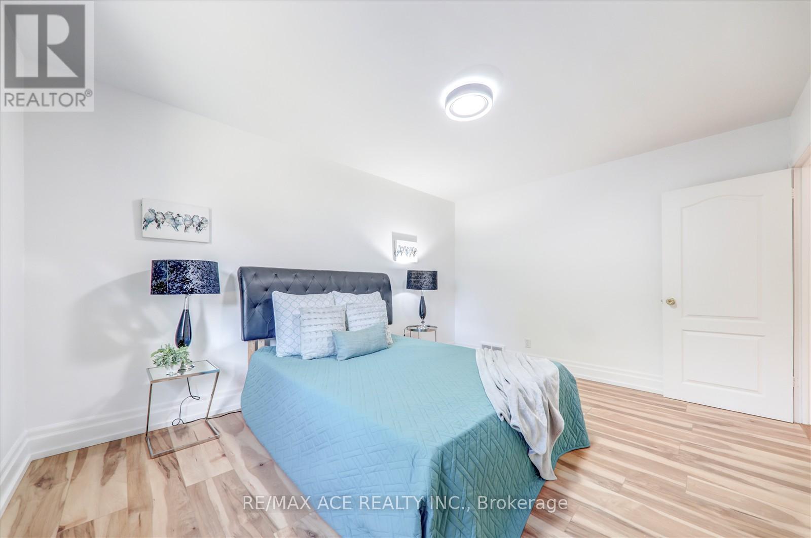 Photo 19 of 63 Lynvalley Crescent, Toronto ON