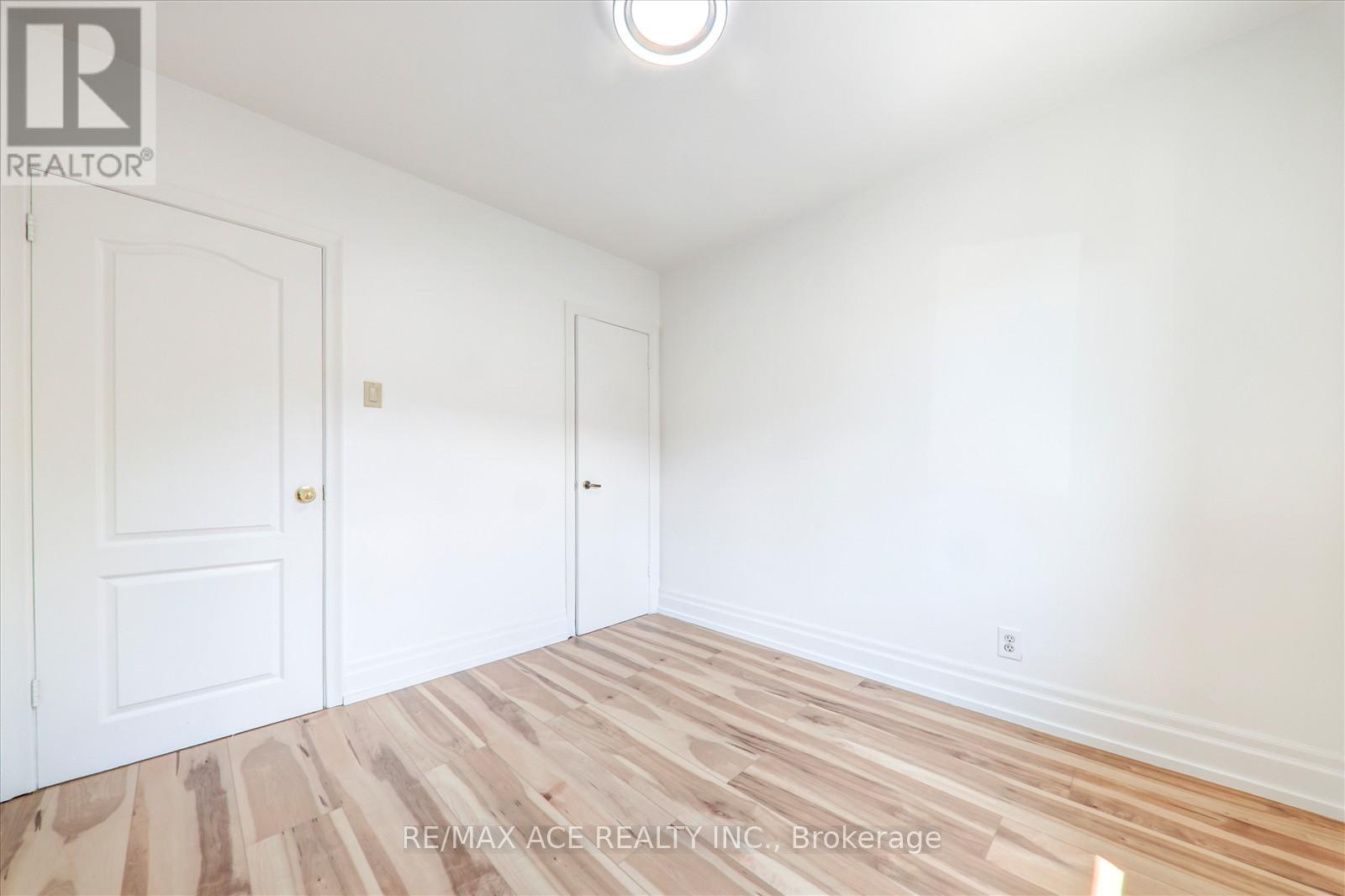 Photo 17 of 63 Lynvalley Crescent, Toronto ON