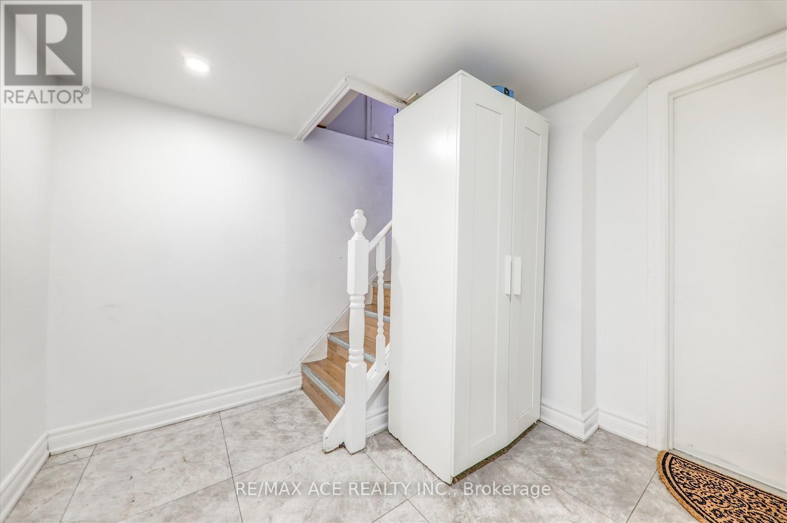 Photo 31 of 63 Lynvalley Crescent, Toronto ON