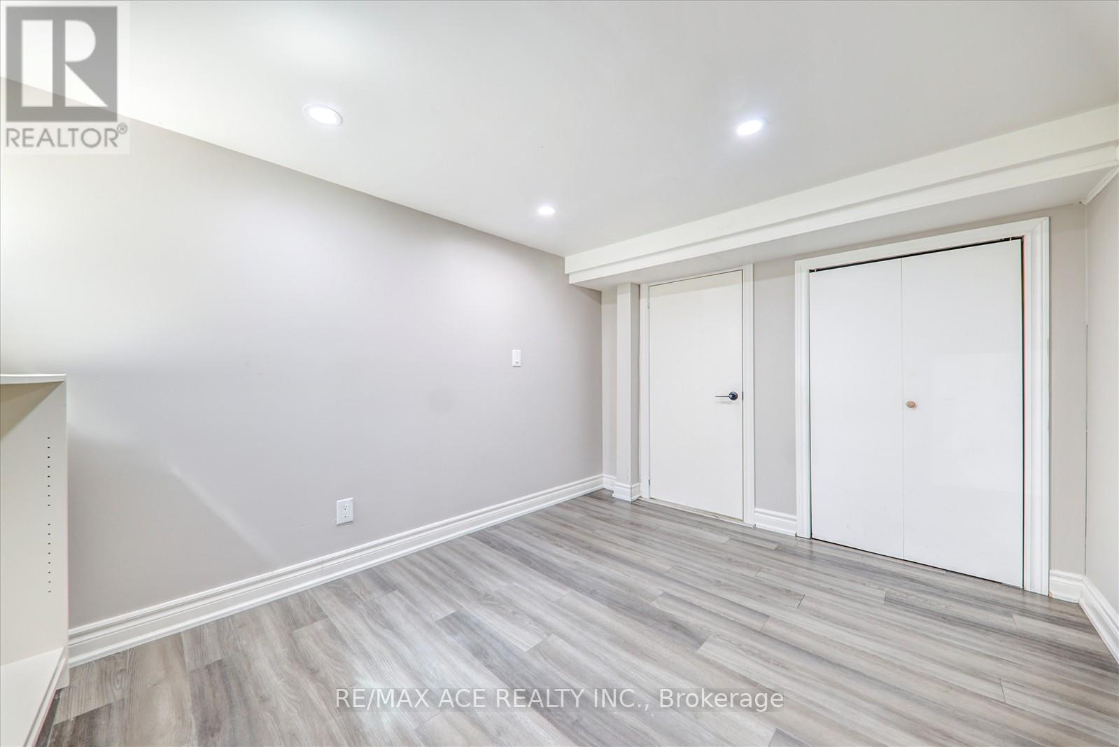 Photo 28 of 63 Lynvalley Crescent, Toronto ON