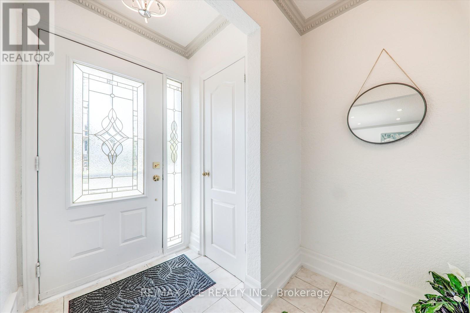Photo 6 of 63 Lynvalley Crescent, Toronto ON
