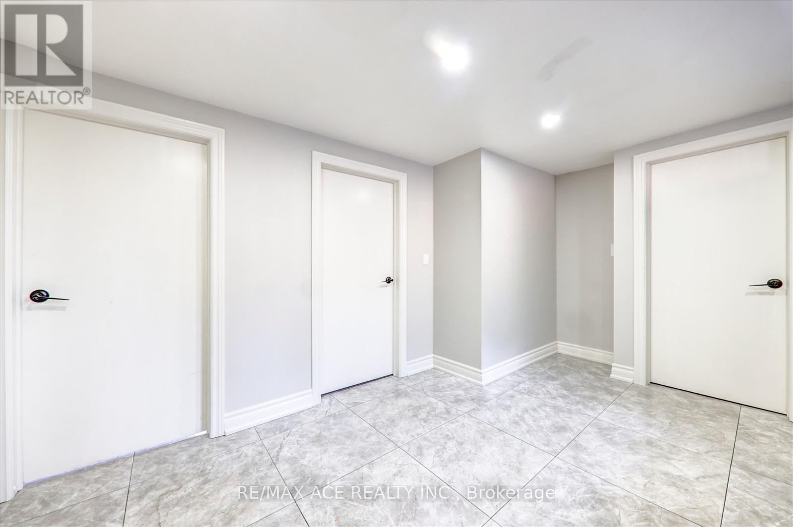 Photo 26 of 63 Lynvalley Crescent, Toronto ON