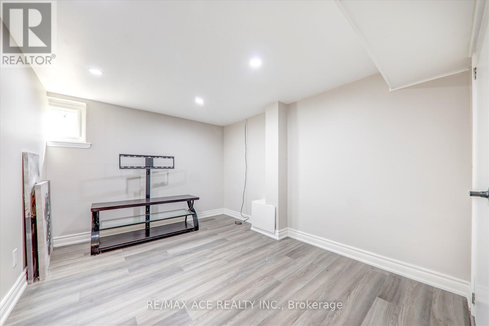 Photo 29 of 63 Lynvalley Crescent, Toronto ON