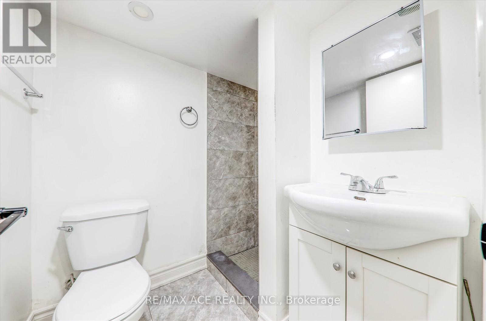 Photo 25 of 63 Lynvalley Crescent, Toronto ON