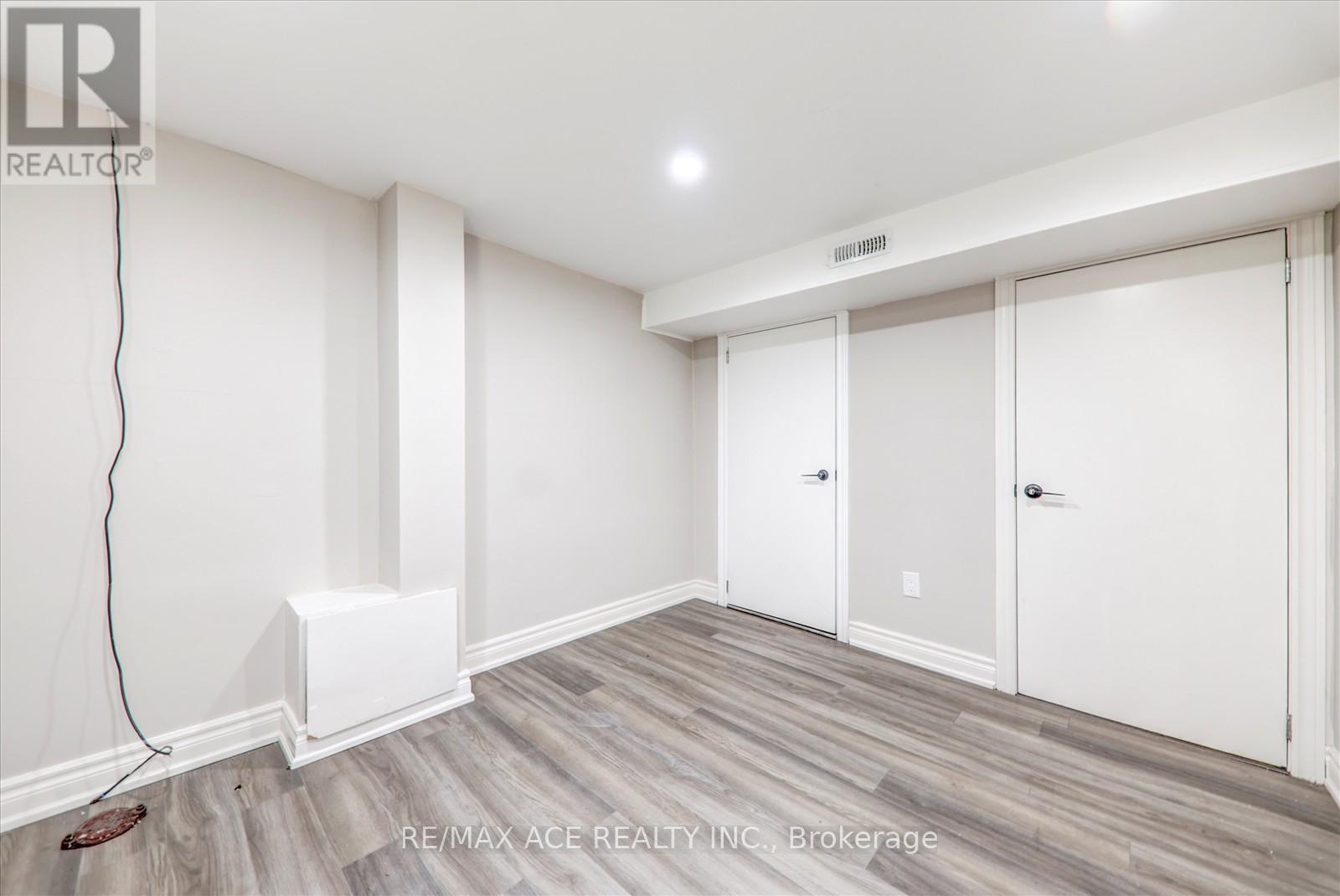 Photo 30 of 63 Lynvalley Crescent, Toronto ON