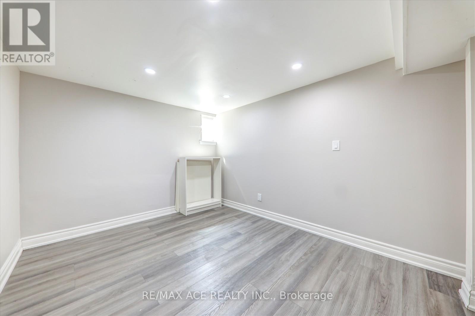 Photo 27 of 63 Lynvalley Crescent, Toronto ON