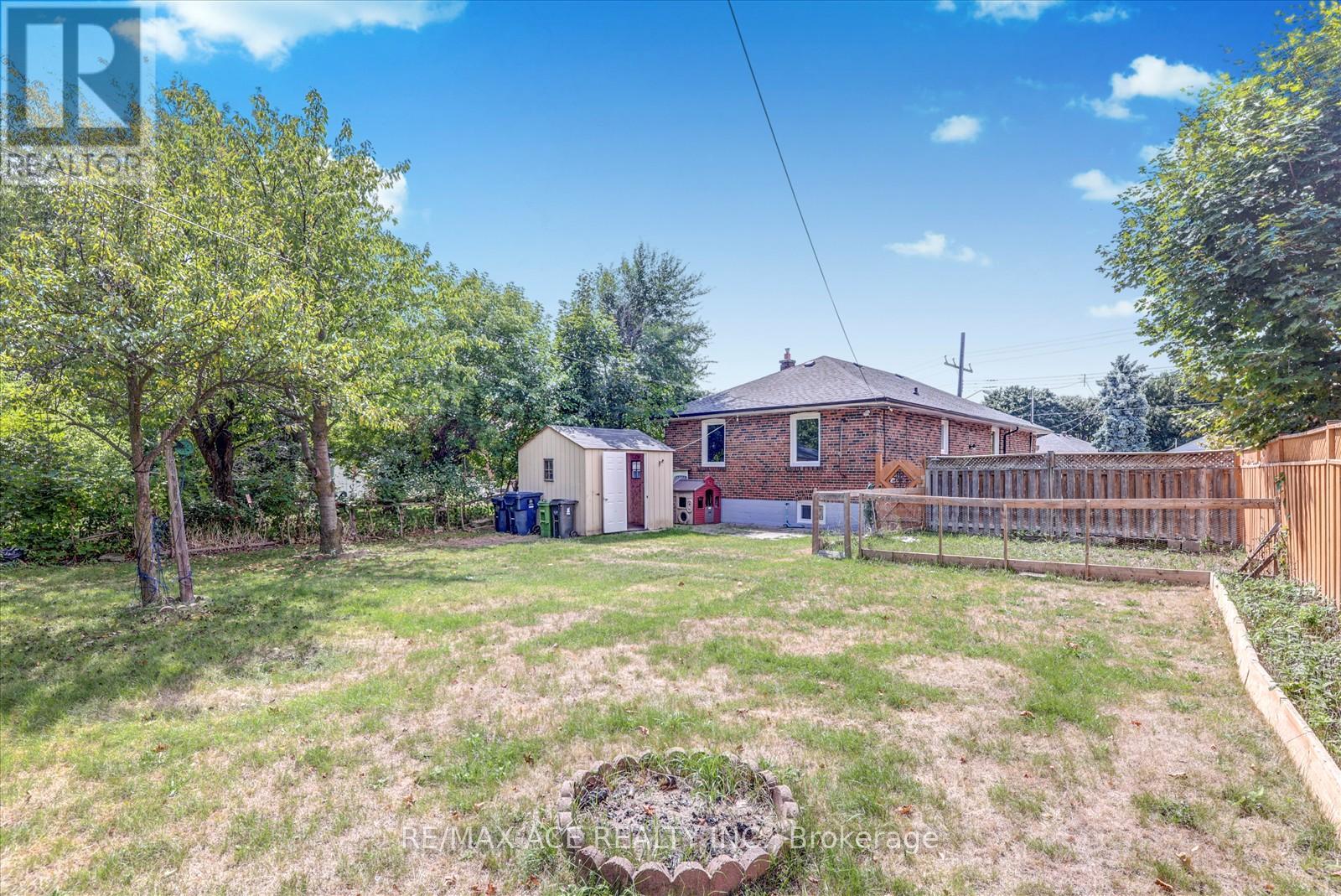 Photo 34 of 63 Lynvalley Crescent, Toronto ON