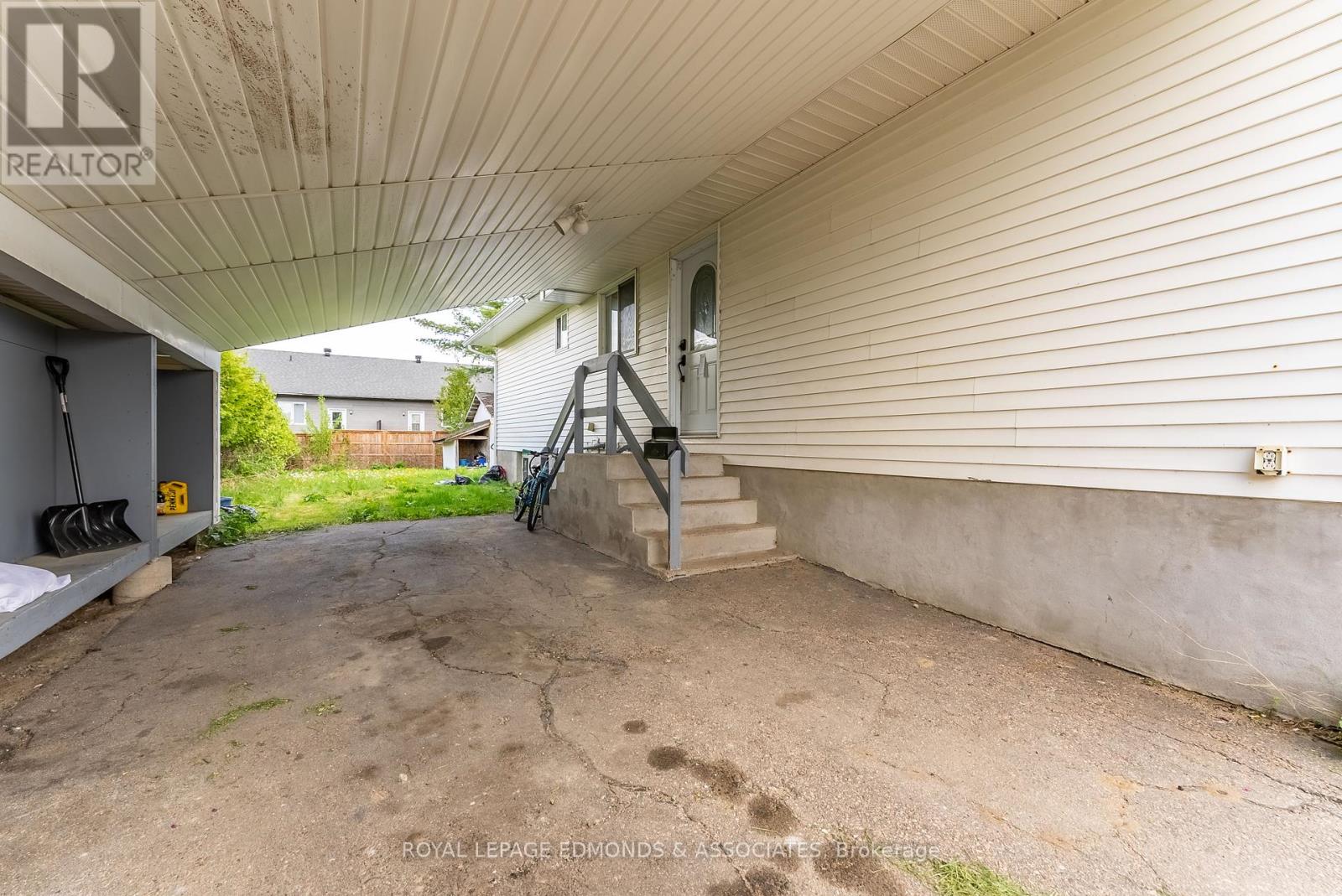 Photo 19 of 513 Broadview Drive, Pembroke ON