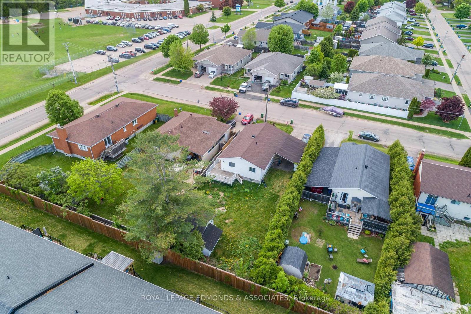 Photo 23 of 513 Broadview Drive, Pembroke ON